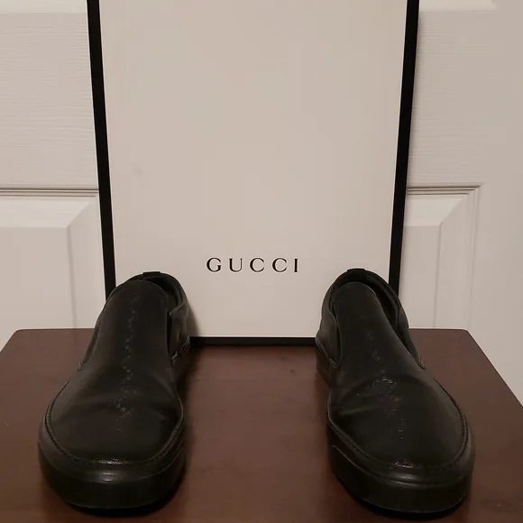 Gucci  Supreme Sneakers - Picture 2 of 7